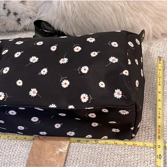 Alice + Olivia Black Daisy Floral Nylon Overnight Travel Duffel Tote Bag - Picture 8 of 15